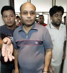 Zulfibar Ali of Pakistan and Sonu of India arrive at the Immigration Detention Centre in Bangkok