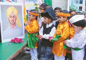 Students of Kiddies Paradise pay homage to Shaheed Bhagat Singh at a function in Ludhiana on Thursday