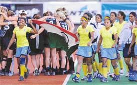 The Indian team takes a lap of honour after beating New Zealand 1-0 in the semifinal of womens hockey at the Commonwealth Games on Thursday