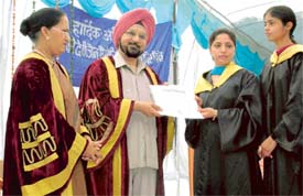 Students of DD Jain Memorial College for Women receive degress from Dr S.S. Bari, Registrar, Panjab University, Chandigarh, at the convocation held in Ludhiana 