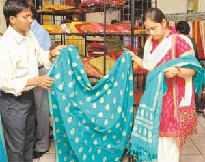 Embellished cottons aplenty at Utsav show