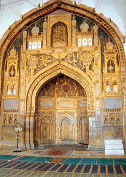 Gold-plated calligraphy at Jami Masjid