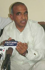 Former Haryana Finance Minister Sampat Singh at a news conference in Hisar on Monday. 