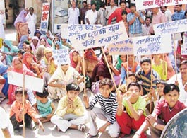 Residents stage a demonstration against drug traffickers at the old police station, Abohar, on Tuesday.