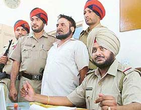 Surinder Pal, accused in the murder case of his wife, being presented in front of mediapersons by the Salem Tabri police