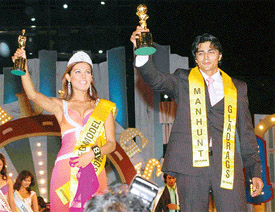 Aarti Sharma and Abhimanyu Jain after being declared winners of the Gladrags Megamodels Manhunt-2006 contest in Mumbai