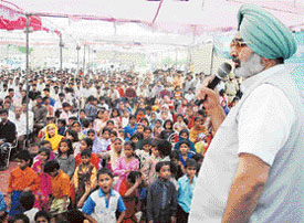 Mr Malkiat Singh Birmi, Chief Parliamentary Secretary, Jails and Defence Services, Punjab, addresses a preparation meeting for the Chief Ministers rally at Giaspura
