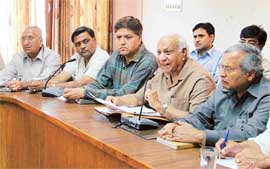 Senior BJP leaders Balramji Dass Tandon, Mr Madan Mohan Mittal, Mr Manoranjan Kalia address a press conference in Ludhiana on Tuesday.