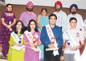Prize winners of the Sethi Study Circle at their graduation ceremony in Ludhiana