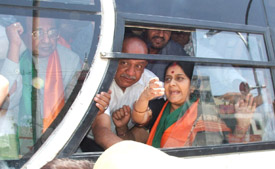 BJP Delhi Pradesh president Dr Harsh Vardhan with senior party leader Sushma Swaraj at a demonstration against the MCDs ongoing sealing drive in the Capital on Tuesday. 