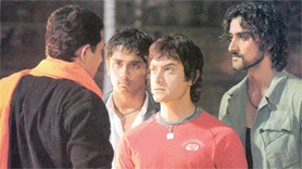 Atul Kulkarni, Siddharth, Aamir Khan and Kunal Kapoor in Rang de Basanti