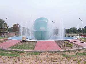 A view of the roundabout with the oyester and pearl.