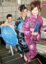 Models display the latest yukatas, kimono-styled cotton summer garments, at a promotional event in a Tokyo departmental store on Sunday.