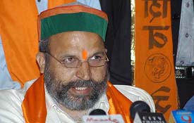 Mr Jai Bhagwan Goel, in charge of the Shiv Sena for northern states, addresses a press conference in Shimla on Monday. 