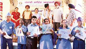 Ms Gurpreet Kaur (third from left) with the Amar Singh Dhiman Memorial Cultural Award which was conferred on her by the PCSCI in Ludhiana on Monday. In the foreground are the winners of the painting competition.