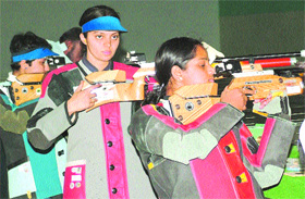 Bathinda girl Avneet Sidhu takes the aim at the PAP shooting range