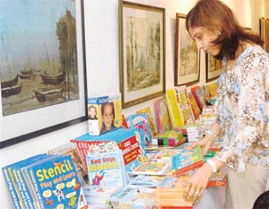  A young mother chooses books for the little one at home