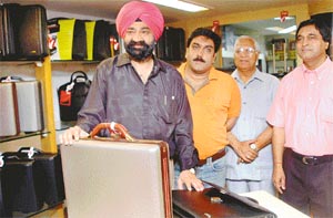 Jaspal Bhatti inaugurating Bharat Stores at Sector 22-D, Chandigarh