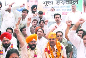 Sadar Bazar Congress MLA Rajesh Jain along with the traders sitting on hunger strike against the sealing of shops by the MCD in the Capital on Monday