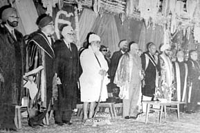 A photo showing various dignitaries, including Bishan Singh Samundari, Justice Gurnam Singh, Sant Fateh Singh, Dr V.V. Giri, who took part in the foundation stone laying ceremony of Guru Nanak Dev University in 1969.