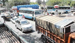 Traffic jam on the Panchkula-Kalka road puts motorists into inconvenience
