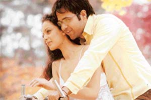 Emraan Hashmi and Kangna Ranaut in Gangster