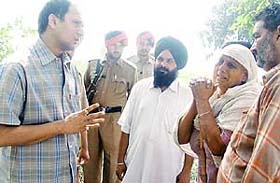 Nachhatar Kaur, wife of Mansha Singh, who was killed by his servant on Saturday night, tells Mr R.K. Jaiswal, SSP, Jagraon, about the incident, at Lehra village