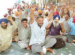 CTU workers hold a rally at Sector 25 to celebrate May Day on Monday.