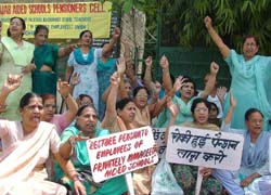 Members of Punjab Aided Schools Pensioners Cell protesting against the state government in Jalandhar
