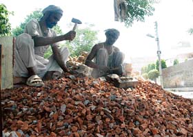 May Day brings no hope to these labourers who continue to lead a life of drudgery on Ludhiana roads