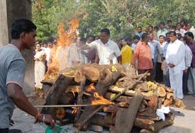 Relatives and friends of slain engineer K. Suryanarayan grieve as they stand beside his body during a cremation ceremony in Hyderabad on Tuesday. 