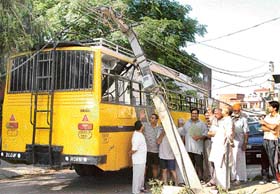 A school bus got entangled with electricity wires, bringing down a pole in Sector 45, Chandigarh