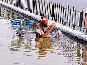 A man tries to beat the heat by taking bath in a fountain outside Guru Nanak Stadium in Ludhiana