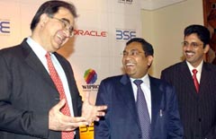 MD and CEO of the Bombay Stock Exchange Rajnikant Patel (centre) shares a light moment with Mr Krishan Dhawan, MD, Oracle India (left), and Mr Rajat Mathur of Wipro Infotech 