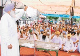 A kisan leader addresses dharna at the mini secretariat in Ludhiana on Tuesday