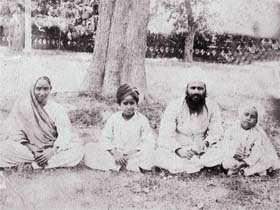 Sohan Singh Josh with his wife Mata Karm Kaur and sons Surinder Singh Josh and Devinder Singh Josh in the Meerut Jail complex in 1929