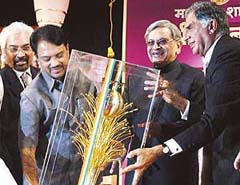 Industrialist Ratan Tata (extreme right) receives the Maharashtra Bhushan award in Mumbai on Tuesday 