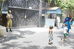 AIADMK supremo Jayalalithaas Poes Garden residence wears a deserted look on Thursday as the party suffered a drubbing in the state Assembly elections. 