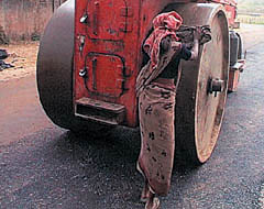 A scene from Ab Aur Waqt Nahin, showing an Adivasi woman toiling on a road.