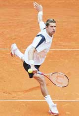 Max Mirnyi of Russia returns to Germanys Nicolas Kiefer at the Hamburg Masters in Hamburg on Wednesday
