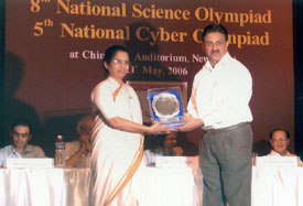 Sister Maria Leena receives the Best Principal Award by the Science Olympiad Foundation in New Delhi