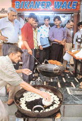 Bhoor Singh fries jalebis in Sector 7, Panchkula.