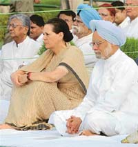 Prime Minister Manmohan Singh and UPA Chairperson and Congress President Sonia Gandhi at the 42nd death anniversary of Jawaharlal Nehru at Shanti Van in New Delhi