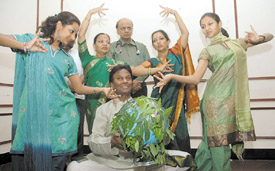 Classical dancers Raja, Radha and Kaushalya Reddy with Dr K. K. Aggarwal of Heart Care Foundation make an appeal for a green city at a press conference in the Capital on Friday