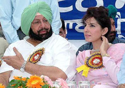Punjab Chief Minister Capt Amarinder Singh shares a point with SAFMA activist and Pakistani journalist Arusha Alam during the inaugural ceremony of the Punjab Press Club in Jalandhar on Friday. 