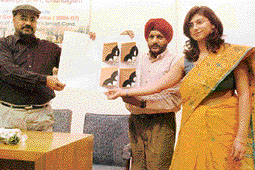 Ramesh Bhandari, D.S. Kapoor and Bhawna Mannan at the launch of the college website. 