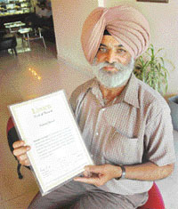 Mr Narinder Pal Singh poses with the certificate given to him by the Limca Book of Records.
