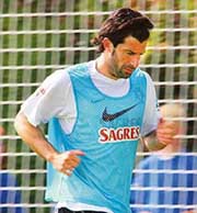 Portugals Luis Figo warms up during a training session in Marienfeld on Friday. 