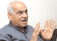 Former Delhi Chief Minister Madan Lal Khurana addressing a press conference on his plan of action in the Capital on Sunday.