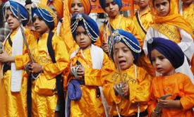 Panj Pyaras lead the Nagar Kirtan to mark the 400 years of martyrdom of Guru Arjan Dev in Ludhiana on Monday
